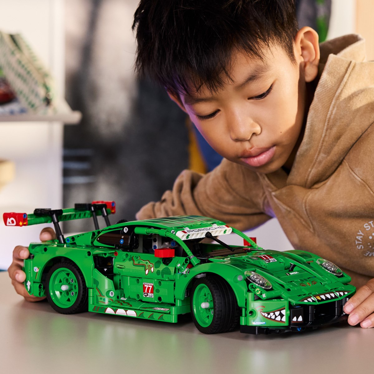 42224 TECHNIC Porsche 911 GT3 R REXY AO Racing