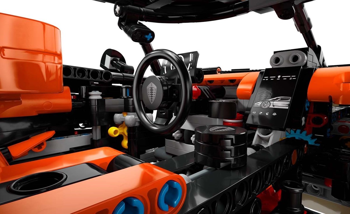 42232 Technic Koenigsegg Sadair's Spear Megacar