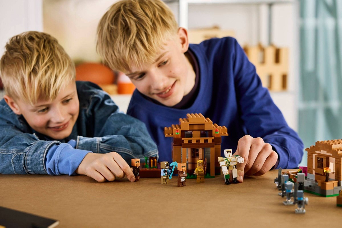 21596 Minecraft Najazd przywoływaczy na wioskę